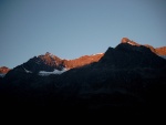 Blick beim Sonnenaufgang auf das Silvrettahorn und die Schneeglocke