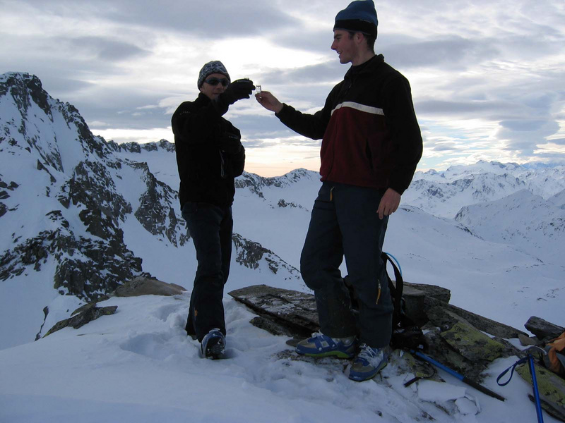 Verdientes Gipfelschnapserl am Piz Alpetta 2858m