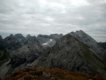 Blick vom Hochrappenkopf Richtung Osten auf den Rappenseekopf, rechts dahinter Hohes Licht