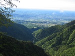 Blick hinab ins San Liberale Tal, ganz im Hintergrund schon die Adria!!