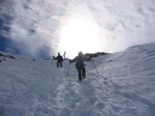 Volker und Horst beim Abstieg vom Gipfel zum Schidepot.