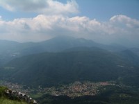 Blick nach Norden &uuml;ber Osigo und Maisano zum Monte San Primo.