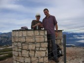 Eva und Ich auf der Aussichtskanzel am Monte Castelberto.