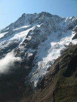 Blick von der Chelenalph&uuml;tte hinauf zum Schneestock (links) und Eggstock (rechts).