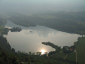Morgendliche Stimmung beim Blick hinab auf den Lago di Toblino.