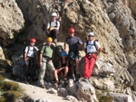 Vera, Robert, Peter, Anna, Ich und Volker beim Einstieg in den Klettersteig.