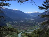 Blick beim weiteren Aufstieg Richtung Simmering nach Westen in das Inntal mit Haiming