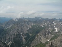 Blick vom Gipfel Richtung Westen in das Herz der Lechtaler Alpen.