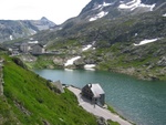 Blick auf das Schweizer Zollhaus und das Hospiz am Gr. St.-Bernhard-Pass.