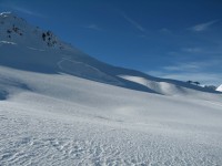 Ein weiteres Schneebrett ausgel&ouml;st von 2 Snowboardern aus dem Schigebiet.