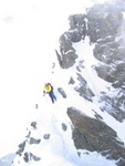 Martin beim Abstieg am Gipfelgrat.
