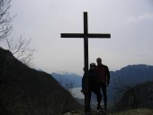 Eva und Ich beim Kreuz wenig unterhalb der Bocca di Tovo.
