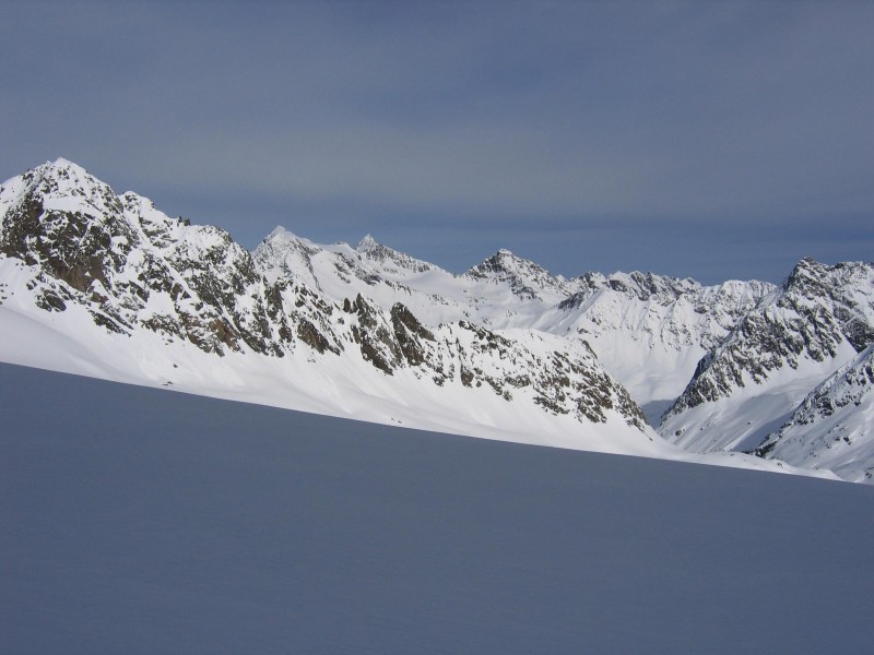 Blick vom Gletscher nach Norden zur gestrigen Tour auf den Breiten Grieskogel.