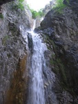 Bald ein erster sehr beeindruckender Wasserfall.