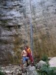 Anna und Ich beim riesen Wasserfall, wo wir uns kurz zuvor geduscht haben. :-)