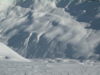 Ein Blick vom Gipfel Richtung S&uuml;dwesten zeigt uns die kritische Situation! Schneebrettausl&ouml;sung ohne menschlichen Einfluss!
