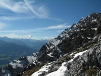 Beim Abstieg vom Multereck hat man nochmals wunderbaren Blick nach Westen zum sensationellen Aufstiegsgrat auf den Grimming.