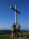 Doris, Michael und Ich mit den Bikes am Hausberg dem Hirschberg 1095m