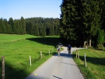 Doris und Michael auf dem Weg Richtung Jungholz.