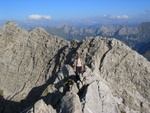 Einfach herrlich in der herbstlichen Sonne so ganz allein im Klettersteig.