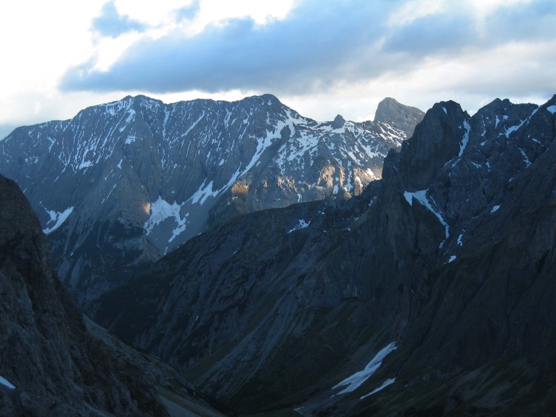 Abendstimmung in den Lechtaler Alpen mit Blick zum Simeleskopf, Blankhorn, Wannenkopf und Rauher Kopf
