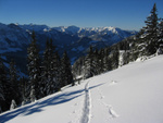 Noch durch wunderbare Winterlandschaft wenig unterhalb vom Luguntenkopf