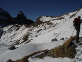 Problemlose Querung am Heilbronner Weg das der Schnee mittlerweile gut aufgefirnt ist. Im Hintergrund die beeindruckende Trettachspitze.