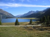 Blick bei der Abzweigung hinauf zur Alpe Starnam nach Isola.