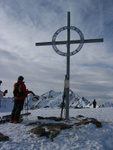 Gipfelkreuz auf dem Maroikopf, im Hintergrund der Kaltenberg
