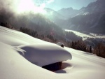 Traumhafte tiefverschneite Landschaft, im Hintergrund Mohnenfluh