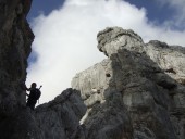 Auf und ab am lustigen Nackten Hund Klettersteig.