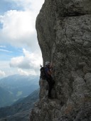 Auf und ab am lustigen Nackten Hund Klettersteig.