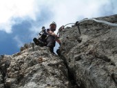 Auf und ab am lustigen Nackten Hund Klettersteig.