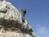 Auf und ab am lustigen Nackten Hund Klettersteig.