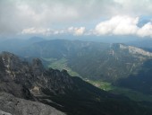 Ein letzter Blick hinab ins Strubtal mit Waidring, bevor wir den Verbindungsgrat verlassen.