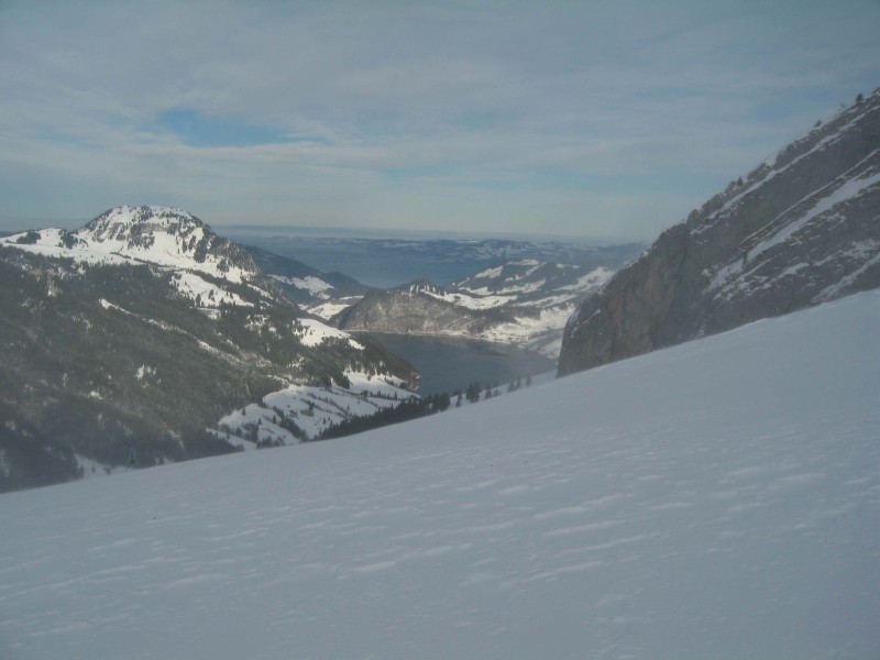 Blick von der Alpe Mutteri hinab auf den W&auml;gitalersee, von wo wir am Nordende aus gestartet sind.