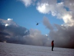 Landeanflug auf den Gletscher am Abend