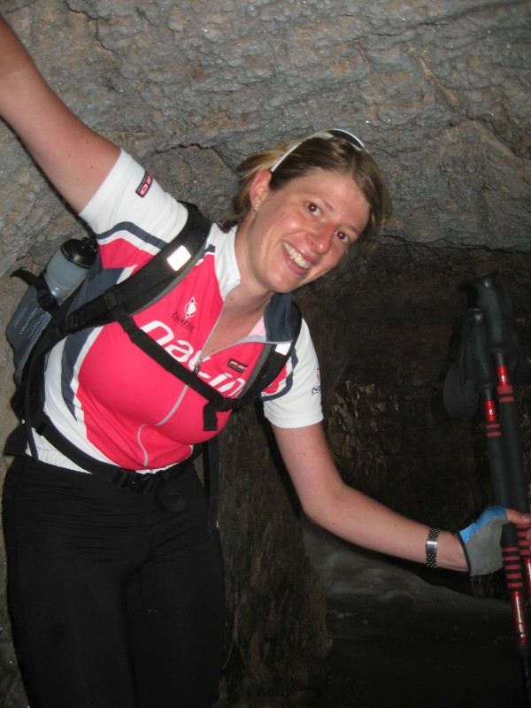 Sabine im eisigen Tunnel.
