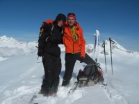 Anna und Ich bei starken Windb&ouml;en am Pazolastock 2740m.