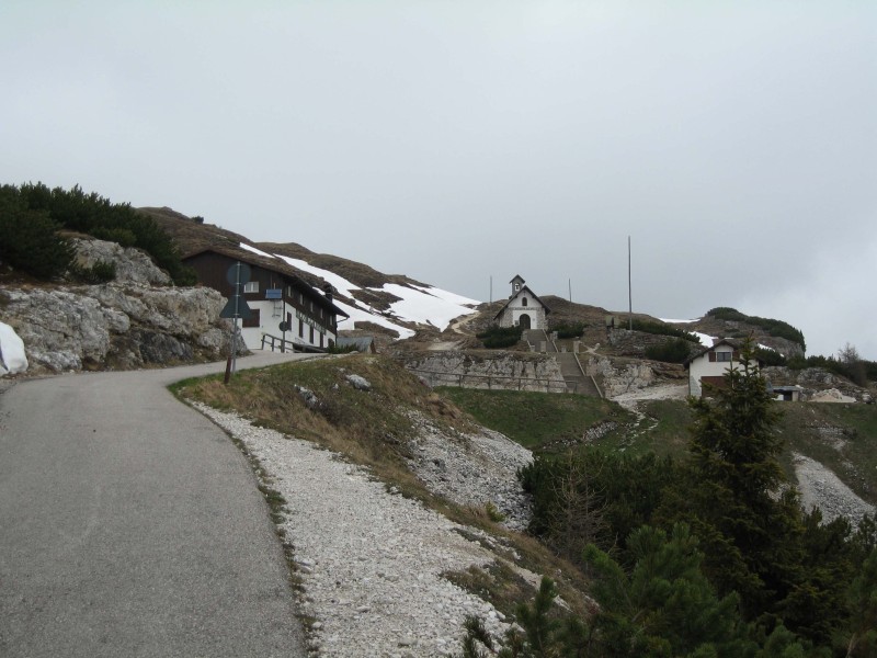 Nach 45min Auffahrt erreiche ich das verlassene Rif. Monte Piana A. Bosi.