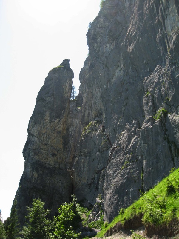 Nach einem 30 min&uuml;tigem Zustieg erreicht man den Einstieg in den Pinut-Klettersteig, besser &#8222;Leiternsteig&#8220;.