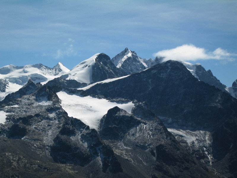 Genialer Blick auf den Bianco Grat und die Berninagruppe greifbar nahe.
