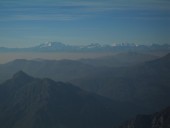 Monte Rosa, rechts daneben erkennt man das Matterhorn. Weiter rechts das Aletschhorn, Jungfrau und Finsteraarhorn.