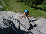 Anna kurz nach dem Einstieg in die herrliche Wand.