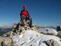 Der Rest des Klettersteigs, der dann wieder mehr Versicherungen aufweist, war kein Problem mehr. Und wieder bei traumhaften Bedingungen am Gipfel. Auf der Roterdspitze 2655m.