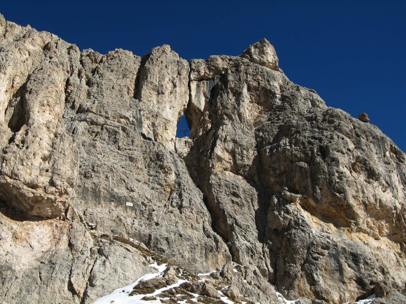 Beim weiteren Aufstieg zur Rotwand kommt man sehr nahe am Torre Finestra vorbei.