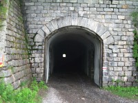 Einer der beiden ziemlich dunklen Tunnels auf dieser Tour.