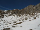 Die Schneelage macht mir ein bischen Sorgen, denn mein Abstieg ist nordseitig und dort ist dieser Schnee pickelhart!