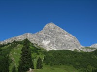 Vor uns der m&auml;chtige Saulakopf, dem heutigen Ziel &uuml;ber den Saula-Klettersteig.