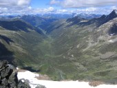 Blick durch das gesamte Val Dischma nach Davos.